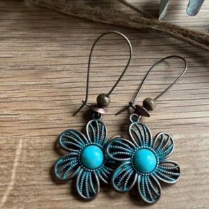Flower design Copper & Turquoise Patina finish with Turquoise bead earrings